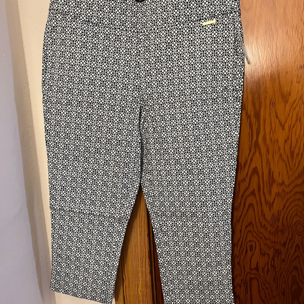 Dress barn Roz&Ali 16Petite Classic Fit Cropped Pants